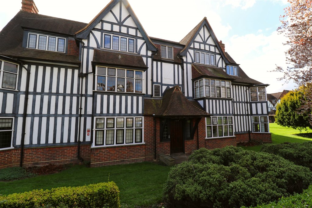 Queens Drive, West acton, West Acton